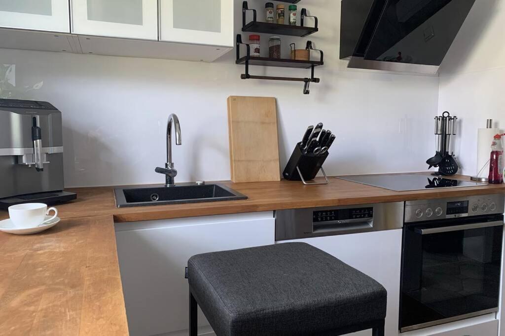 Gemuetliche 3 Zimmer Wohnung Mit Grosszuegiger Terrasse Im Gruenen Reutlingen Exterior photo